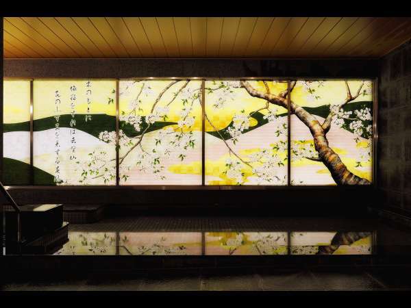 温泉浴場（女湯）奈良を感じられる壮麗な壁画がお出迎えします。