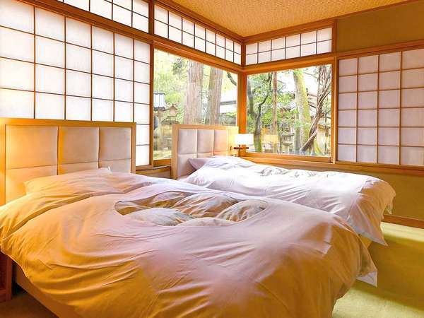【春の館・準特別室】眼前に日本庭園が広がる和室とツインの人気和洋室