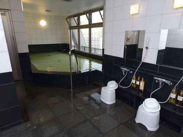 【10階天然温泉♪大浴場】最上階の大浴場は展望風呂になっています。