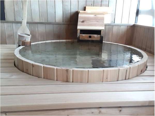 8畳和室の新しい檜風呂　2