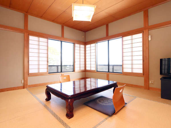 ２階客室8畳◆最大4名様までご利用いただける眺めのいいお部屋です