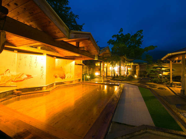 �y���T�T�̗��i�I�V�A�����j�z�`�e�c�͐̂���|�̎Y�n�Ƃ��ėL����17��ނ̒|�����͂�������ł���`