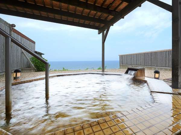 日本海の絶景に面した洋風露天風呂