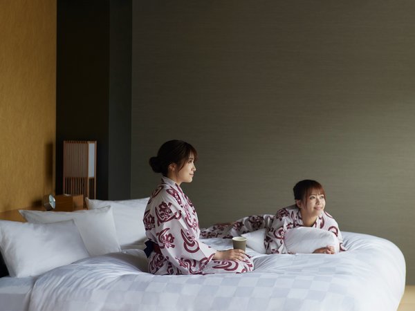 �y�؍݃C���[�W�z�s��̌������痣�ꂽ������ԂŁA�B�ꖳ��̖��₵���Ԃ����߂������������B