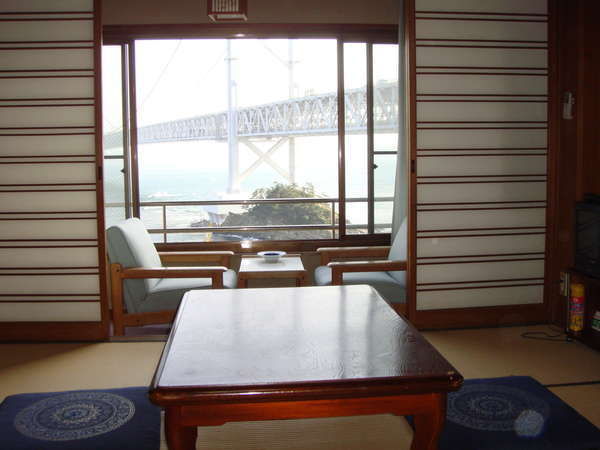 大鳴門橋と鳴門海峡が一望できます。