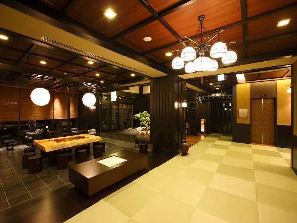 【ロビー】和の情緒漂う空間と日本らしい全館畳敷きは当館ならでは