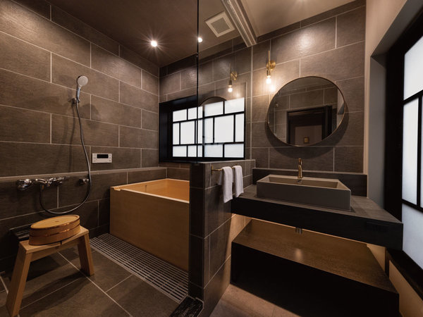 ���{�×��̔������ƁA����̃��_�����Z��������i�ɂƂ����ސÂ��ȏh�B