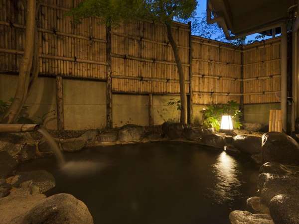 【お風呂】四季の風情を愉しむ露天岩風呂