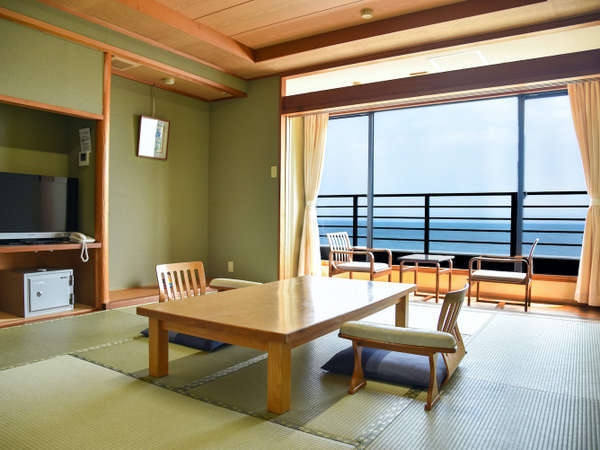 窓一面に太平洋を望むオーシャンフロント客室