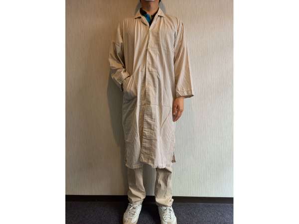 シャツワンピースタイプのパジャマ。モデル身長177cm（ポロシャツ＆パンツは私物です）