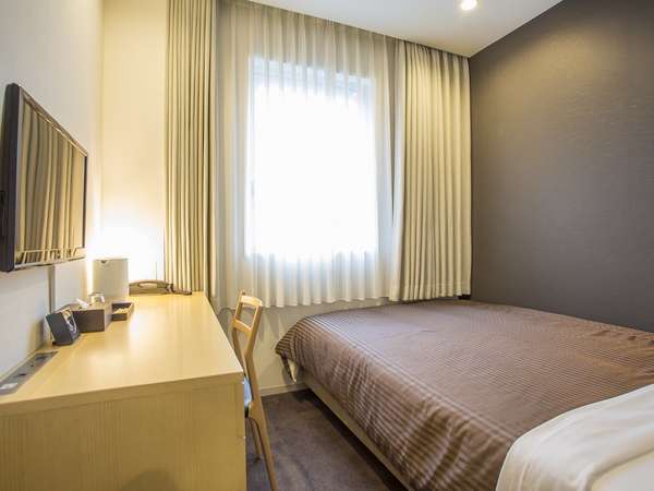 �y�X�^���_�[�h���[���z