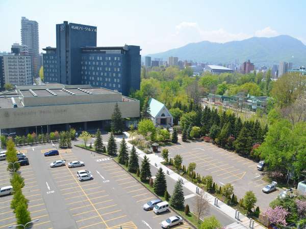 札幌中心部ホテルで最大級の青空駐車場完備、駐車場利用のご予約やご連絡は不要です