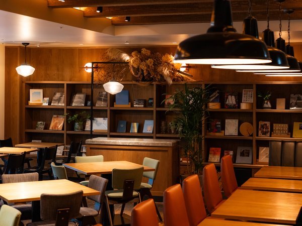�y���X�g�����zBlue Books Cafe Kyoto�I�Ȃ̃W���Y������D�����ʂ�܂�