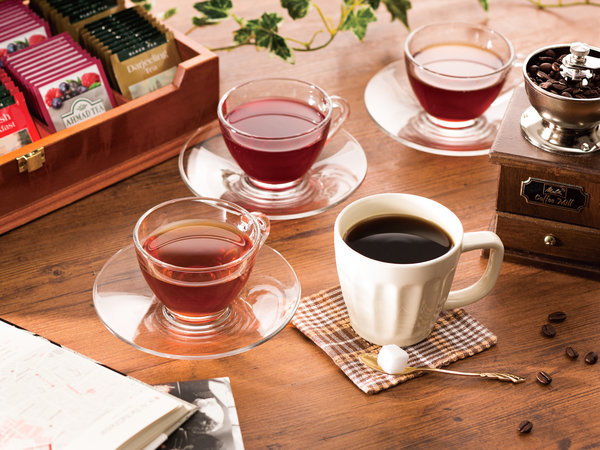 【ライブラリーカフェ】コーヒーやフレーバーが選べる紅茶など、ドリンクを飲み放題でご用意しています。