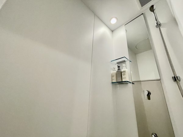 �V�����[�u�[�X���ɂ����C���o�X���[�����e�����ɕt���Ă��܂�