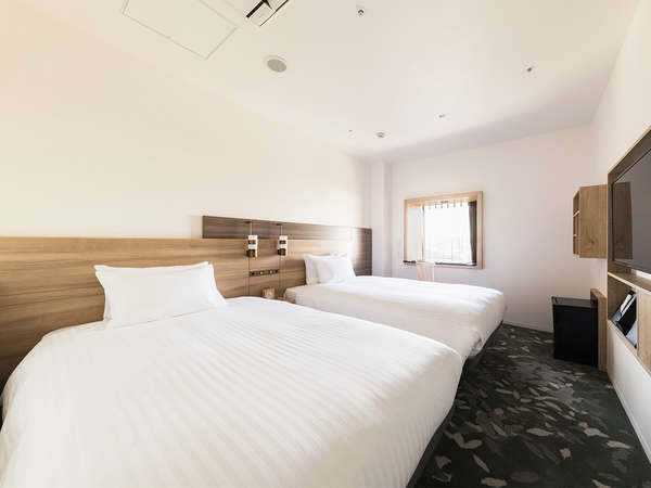 【客室】スーペリアツイン・部屋広さ…18㎡・宿泊人数…1～2名・ベッド幅…120cm