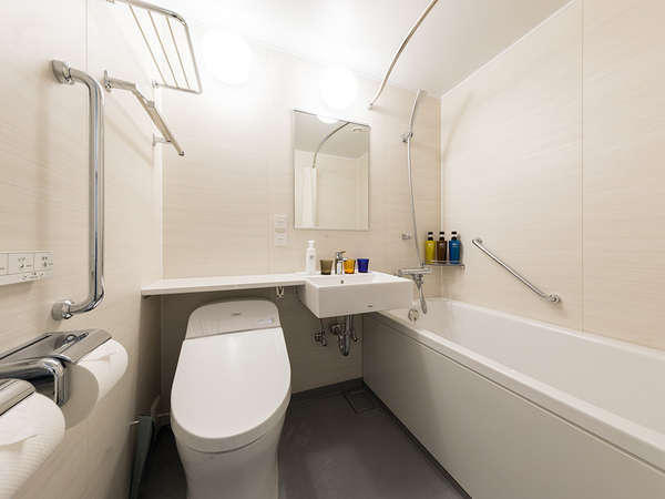 【風呂】バスルームスーペリアタイプのお部屋はユニットバスをご用意しております。