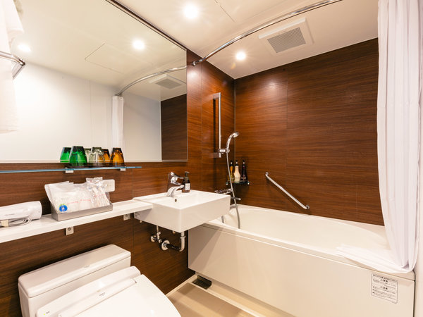 �A���j�e�B�����̐������̂��������肵���o�X���[��