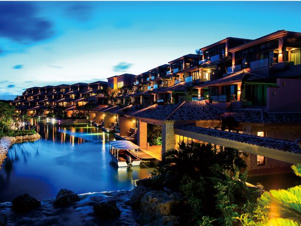 �V�M���x�C�T�C�h�X�C�[�g�A���}���_�̊O�ώʐ^