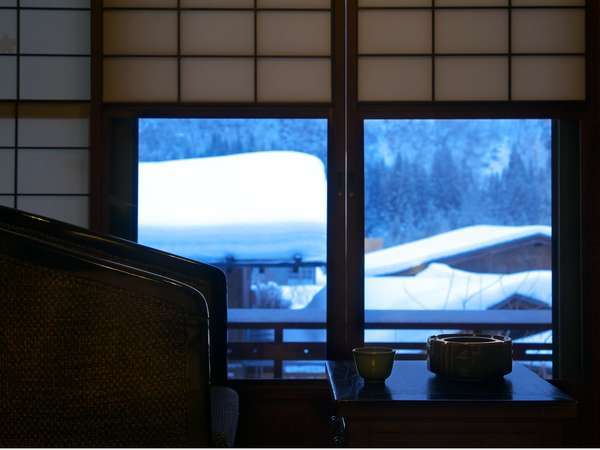 客室の広縁からの雪景色。