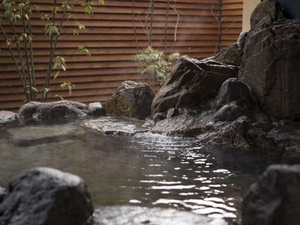【心春(しんしゅん)】四季折々を楽しめるお庭の大露天風呂