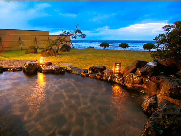 ■露天風呂■目の前に広がる壮大な日本海♪さざ波の音をＢＧＭに癒しのひととき