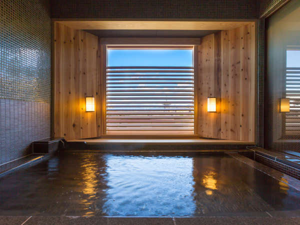  東山エリアのシンボル 八坂の塔を浴室内から遠望する貸切風呂「蕩 八坂（tau-yasaka）」