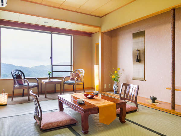 和室6畳☆イメージ雲海を望む！標高約600ｍに位置する当館。桜に紅葉と四季折々の風景が広がります