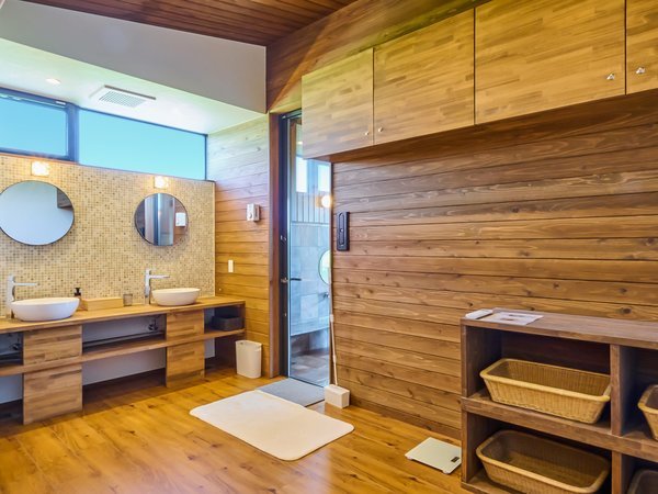 BATH HOUSE n̓iݐؕCj