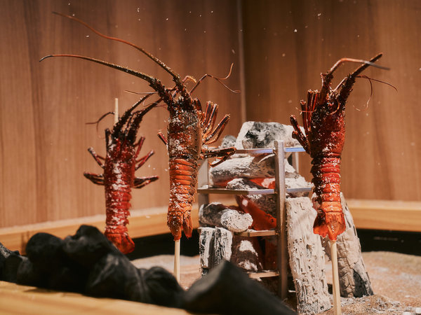 �O�����h�����L���[���ɐ��u�����]�[�g���X�p�F�΂����āA�V�N�B