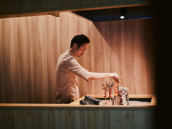 �O�����h�����L���[���ɐ��u�����]�[�g���X�p�F�܊��Ŗ��키�A�H�̃��C�u�̌�