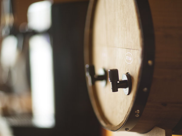 �{�i�Q�� ��g������i����ɖ�����O�͂̔������܊��Ŋy���ޏh�F�A���R�[�����͂��ߗl�X�ȃh�����N������