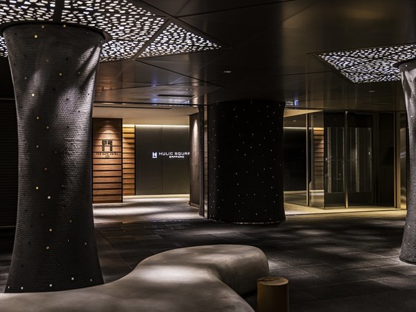 �G���g�����X�iB1F�j