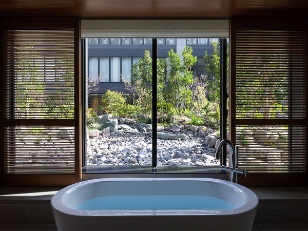 �W���j�A�X�C�[�g �o�X���[��