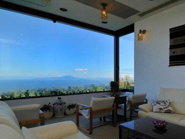 �ɓ��哇�������ԊC��]�ރ��r�[�ŁA�����Ԃ̂��ē����������܂�