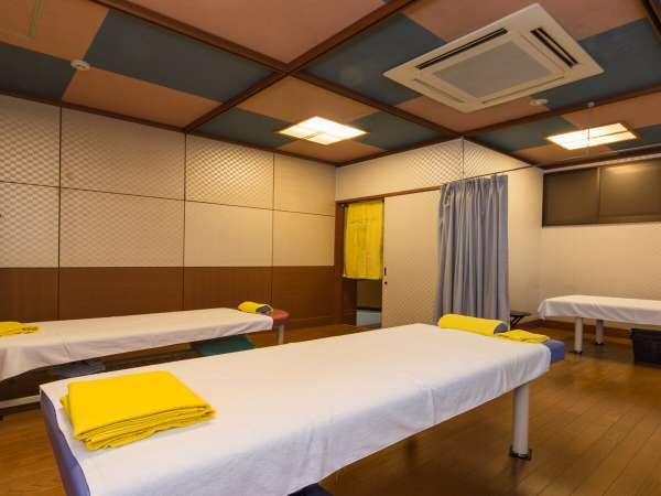 �A�p�z�e���q����В��r�F�����̋�ԁ@�₷�炬��