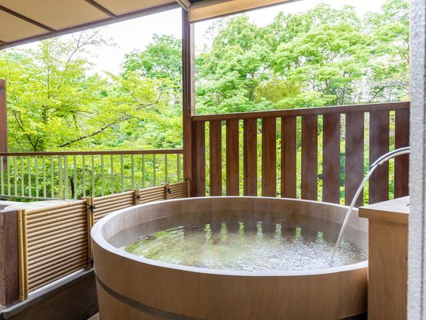 �y�{���̉���ƘI�V���C�t���q���̂���h�@�a�ǂ��z�n��1958�N�̒��������ɐ������鉷�򗷊قł��B