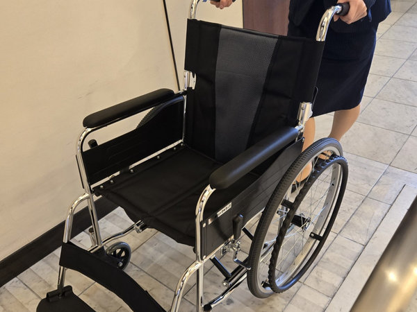 �X�}�C���z�e�����s�l���F�ԃC�X�݂̑��o��