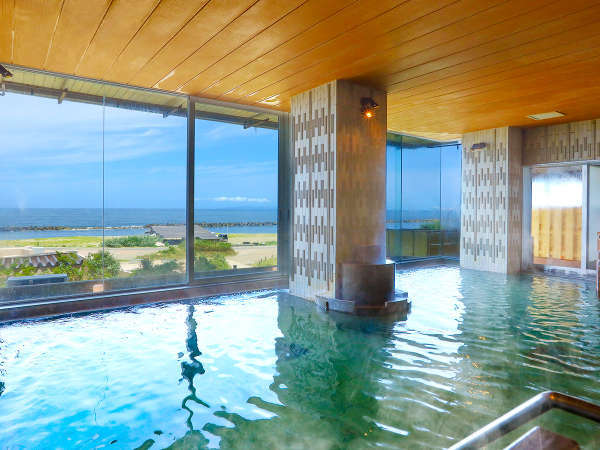 「日本海」男性大浴場／日本海の眺めをパノラマサイズでお楽しみください。※温泉ではありません