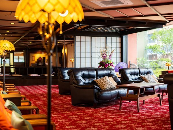 ���E���W