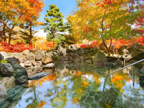 秋の絶景露天風呂。