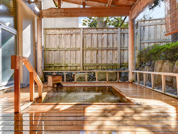*【坪の湯～総ひば造り庭園露天風呂～】開放的な露天風呂でゆっくり癒されます