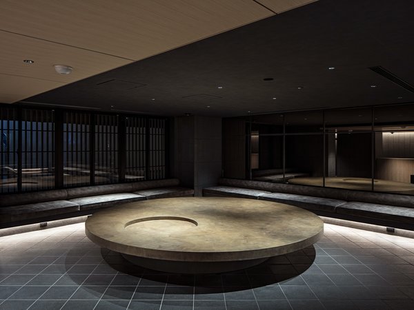 hotel tou nishinotoin kyoto�F�a�������w�ɂ��d�˂Ăł����e�[�u��