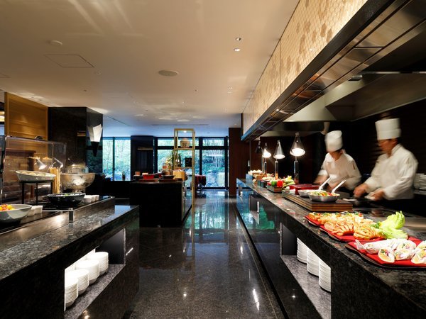 THE HOTEL SANRAKU KANAZAWA�i�U �z�e���R�y ����j�F�ґ�Ȕ��H�̌��������钩�H�r���b�t�F