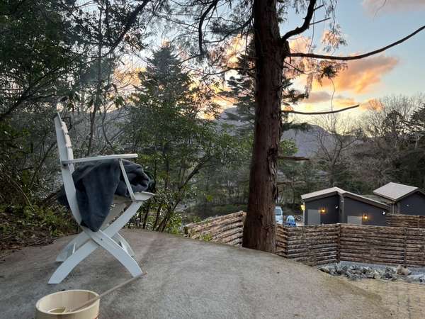 �ɓ������e���g���]�[�g�F�O�C��