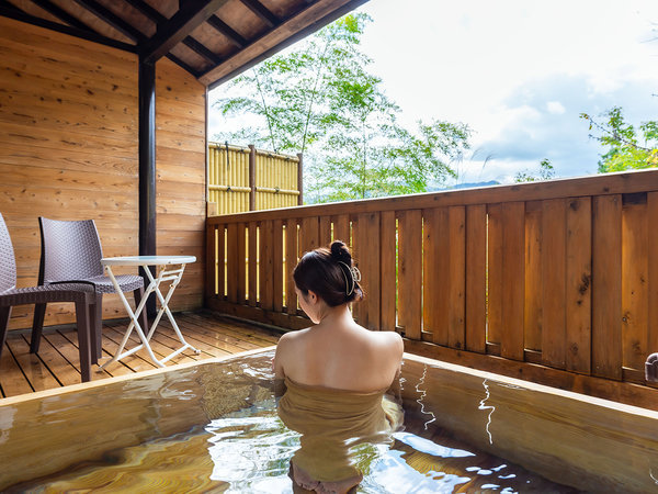 【貸切露天風呂/星空の湯】露天、テラス、シャワー室、脱衣所が付いた貸切風呂<三猿の湯>完全予約制。