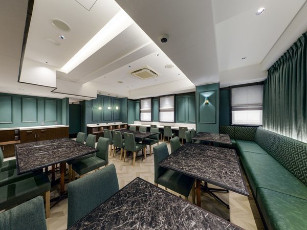 ���E���W