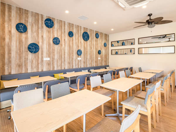 �R���t�H�[�g�z�e���Ί_���F���J�t�F�ł̂��d���ɂ��֗��ȃf�X�N��