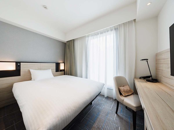 【客室】スーペリアシングル・部屋広さ…17u・宿泊人数…1〜3名・ベッド幅…140cm