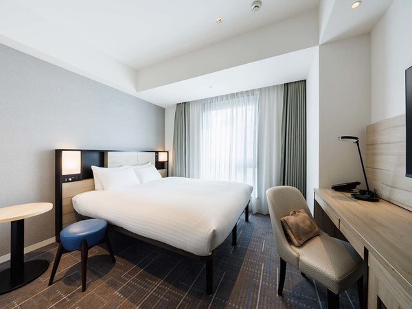 【客室】スーペリアダブル・部屋広さ…18u・宿泊人数…1〜2名・ベッド幅…160cm